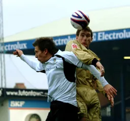 Darren Currie loses the header