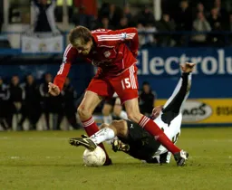 Chis Perry making a desperate tackle