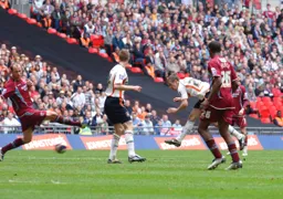 Tom Craddock puts the Town 2-1 up