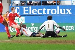 Claude Gnakpa goes close