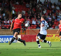 George Donnelly goes up against former Hatter Ian Roper