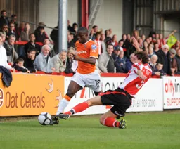 Claude Gnakpa attacke down the right wing