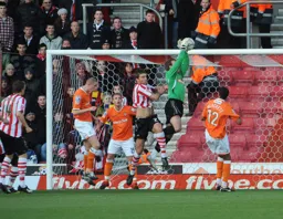 Kevin Pilkington makes a safe catch