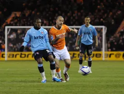 Keith Keane tries a no look pass