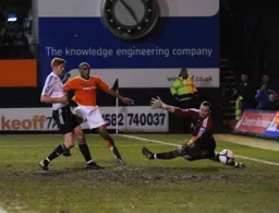 Taiwo Atieno goes close for the Town but the ten men Heed held out for the draw