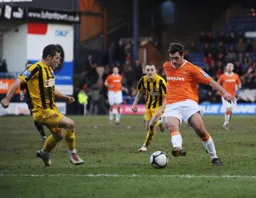 Dan Gleeson tries to help out the Hatters attack
