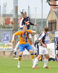 Freddie Murray dominant in the air as the Town keep another clean sheet