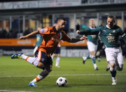 Stuart Fleetwood gets into a shooting position