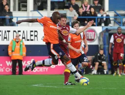 Amari Morgan-Smith gets in front of his marker