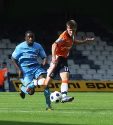 JJ O`Donnell shows a clean pair of heels to former Hatter Godfrey Poku