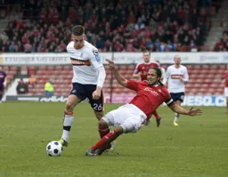 Alex Wall shakes off Chris Westwood