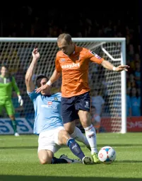 Jake Howells skipping past a challenge