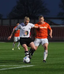 Scott Griffiths putting pressure on the Gateshead player