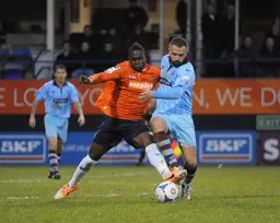 Pelly Mpanzu battling in midfield