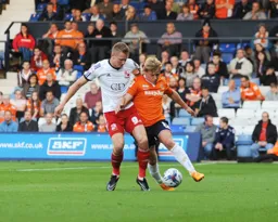 Scott Griffiths beats his man