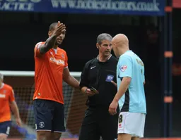 Referee Andy D'Urso doesn't listen to Ross Lafayette