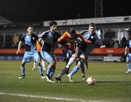 Elliot Lee finds a gap