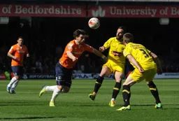 Elliot Lee attacks two defenders