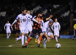 Elliot Lee tries to break through