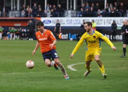 Jonathan Smith protects the ball