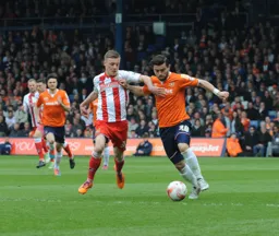 Elliot Lee holds off a defender