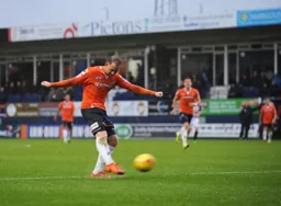 Danny Green shoots and it is 1-0 for the Town