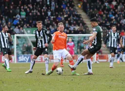 Danny Green takes on Curtis Nelson