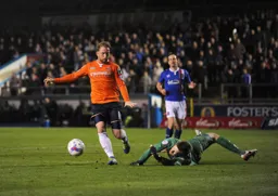 Mark Gillespie pushes the ball away to deny Danny Green