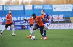 Pelly-Ruddock Mpanzu muscles his way past Luke Joyce