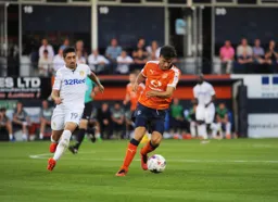 Jonathan Smith shields the ball