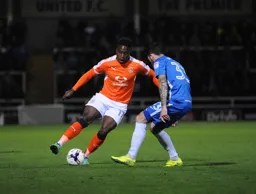 Pelly Mpanzu shields the ball