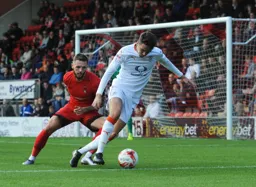 Alex Gilliead spins away from Callum Kennedy
