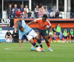 Pelly Mpanzu challenges for the ball