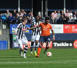 Alan Sheehan moves forward with the ball