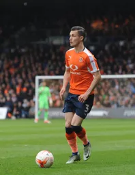 Dan Potts looking for the pass