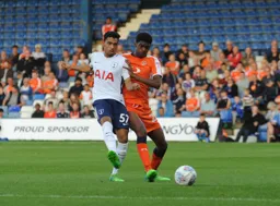 Tyreeq Bakinson in a midfield tussle