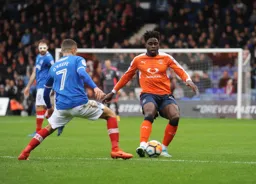 Pelly-Ruddock Mpanzu is closed down by Stuart O`Keeffe