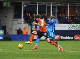 Glen Rea gets away from Jamille Matt