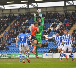 Dan Potts makes life uncomfortable for Sam Walker