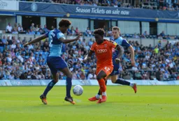 Pelly Mpanzu being closely marked