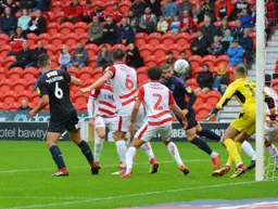 Elliot Lee equalises on the stroke of half time