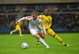 Elliot Lee looking focussed