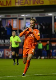 Andrew Shinnie goal celebration