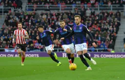 Andrew Shinnie starts another attack