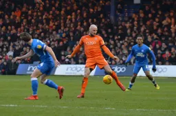 Alan McCormack brings the ball under control
