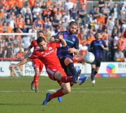Elliot Lee battles for the ball