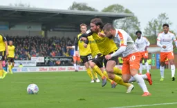 Elliot Lee in a foot race for the ball
