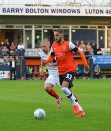 Andrew Shinnie on the attack