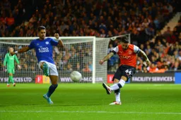 Alan Sheehan whipping a cross field pass with that wonderful left peg