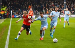 Harry Cornick trying to get round the outside